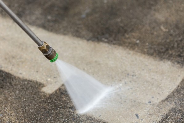 5 Telltale Signs That Your Home Needs Winter Park Pressure Washing Services